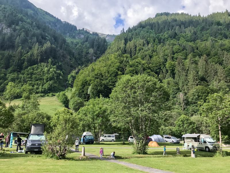 But if we came back I would park over here on the grassed area which are for tents and also those pop top campers!