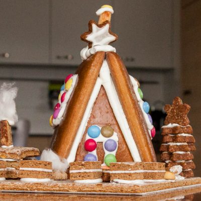 Blog2018_gingerbread house-1